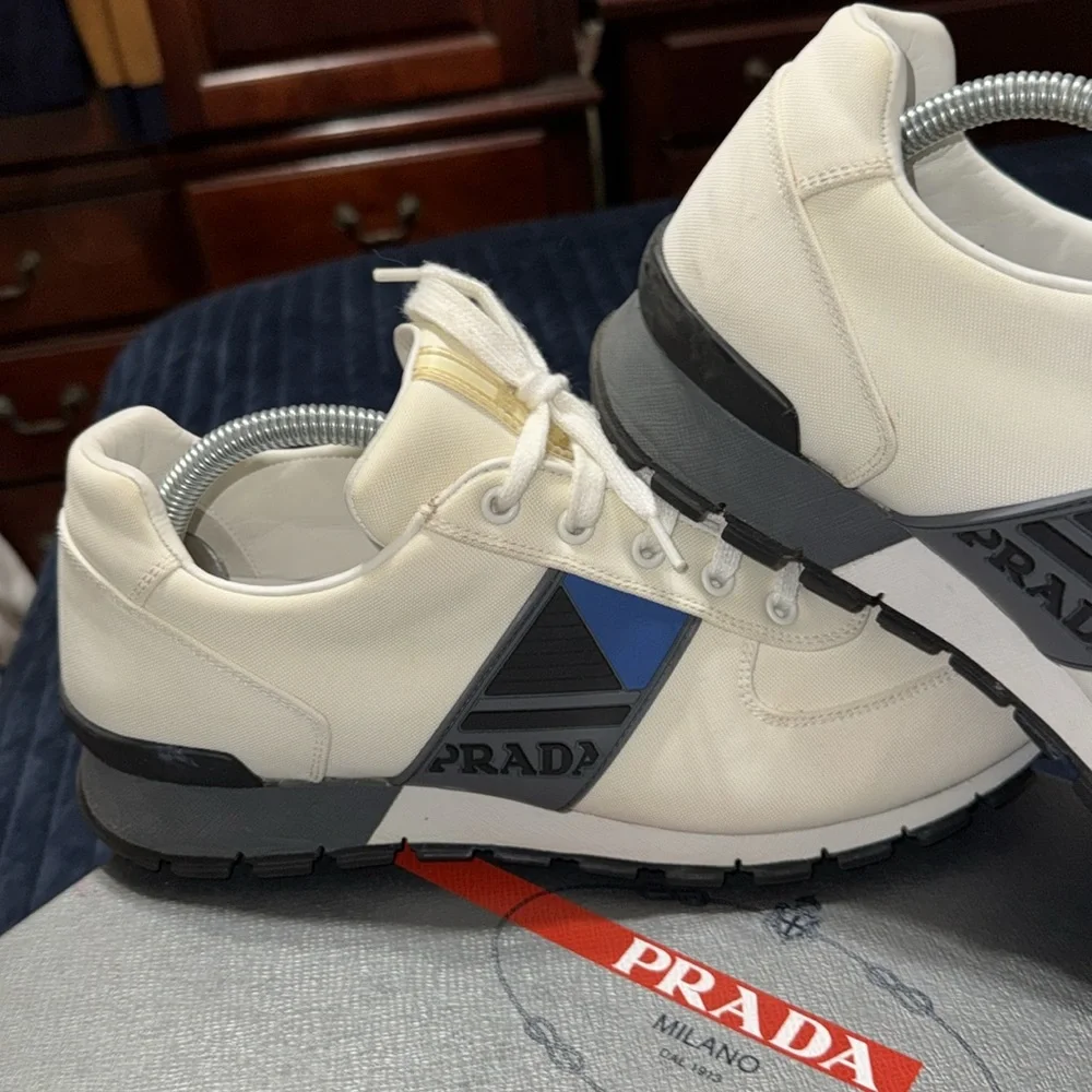 PRADA - Picture 5 of 11